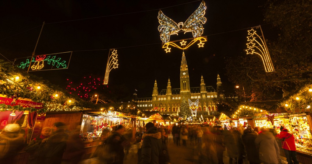 christkindlmarkt-rathausplatz-rathaus